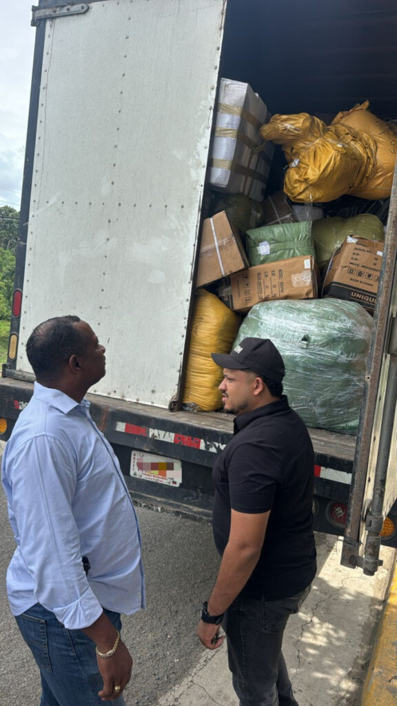 El camión robado con medicamentos para Haití fue abandonado en Licey al Medio y recuperado por la Policía