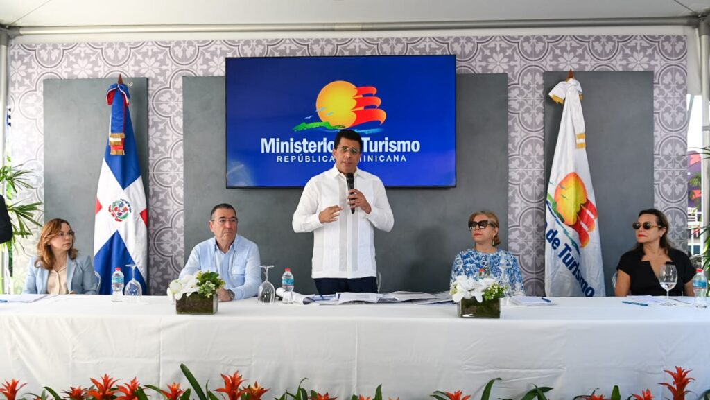 El ministro David Collado entrega 11 calles reconstruidas en la Ciudad Colonial, con inversión de más de RD$103 millones